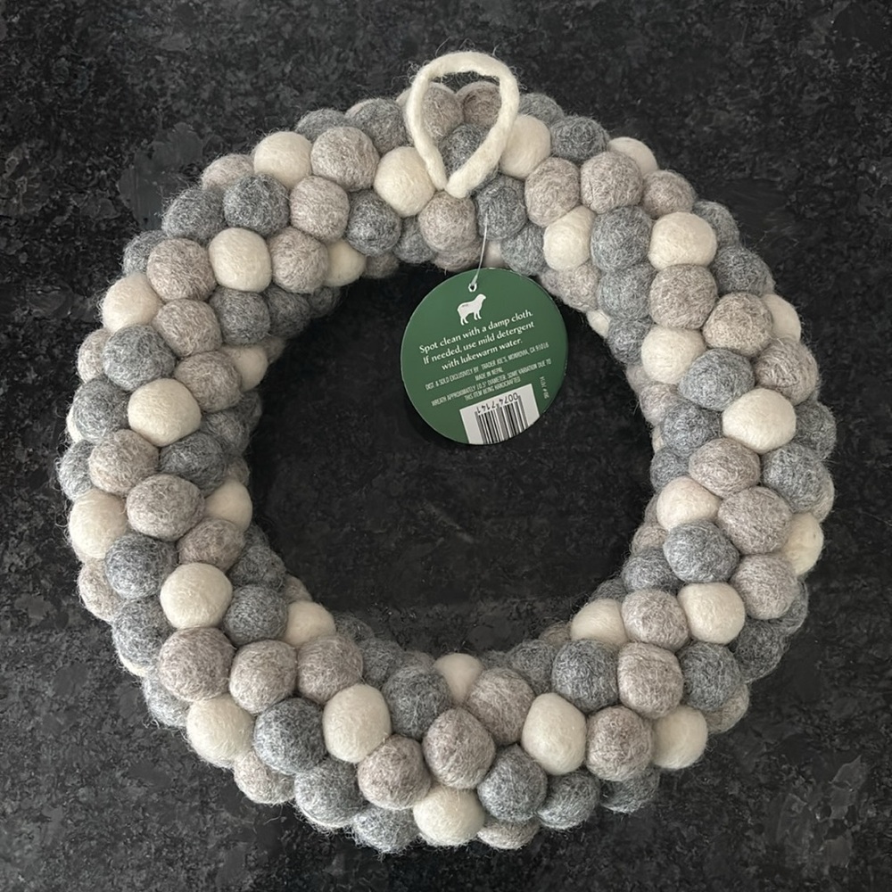 NWT Handcrafted Felt Ball Wreath - Picture 2 of 4